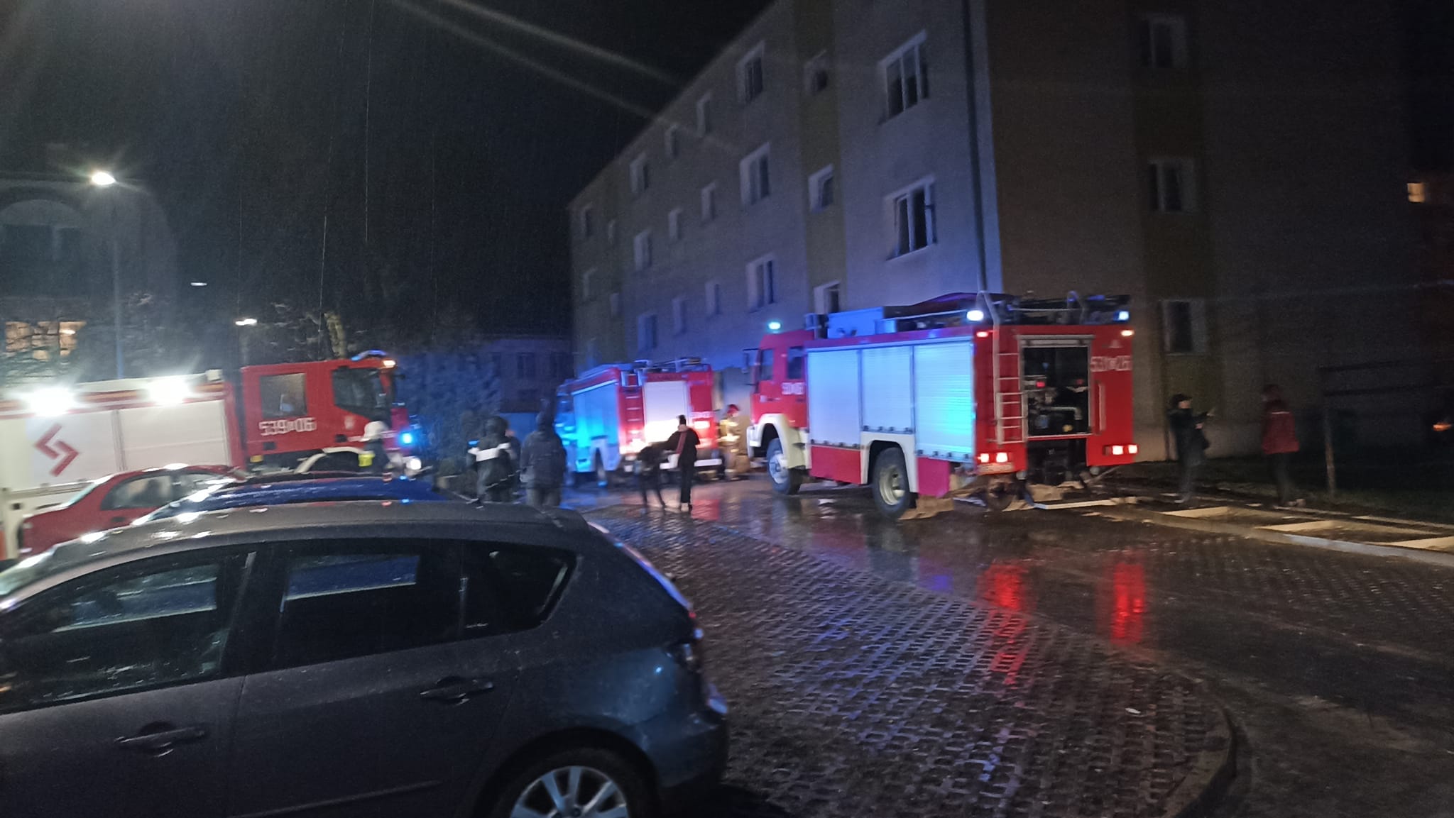 Pożar piwnicy w bloku. Ponad 30 osób ewakuowanych.
