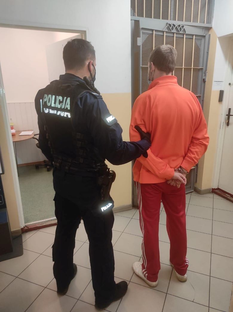 Policjanci z Dzierzgonia zatrzymali 21-letniego kierowcę, który jechał peugeotem pod wpływem amfetaminy nie mając uprawnień