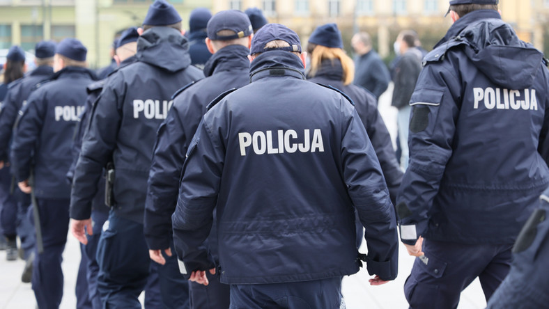 Metodą na policjanta wyłudził 90 tysięcy złotych. Mieszkanka Dzierzgonia padła ofiarą oszusta.
