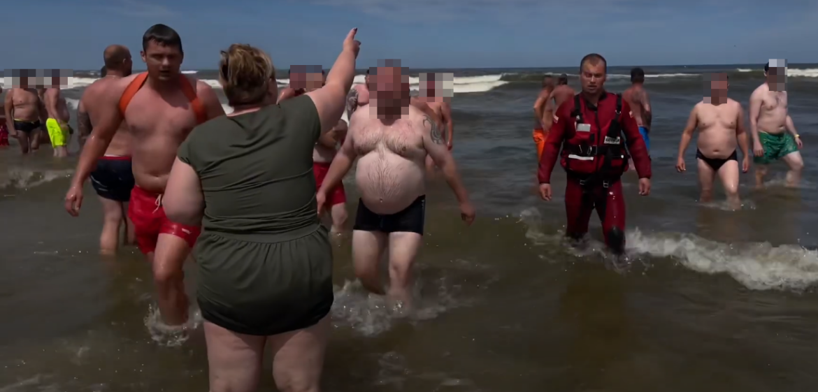 [WIDEO] Apele ratowników nie przynoszą skutków! Dramat na plaży w Jantarze.