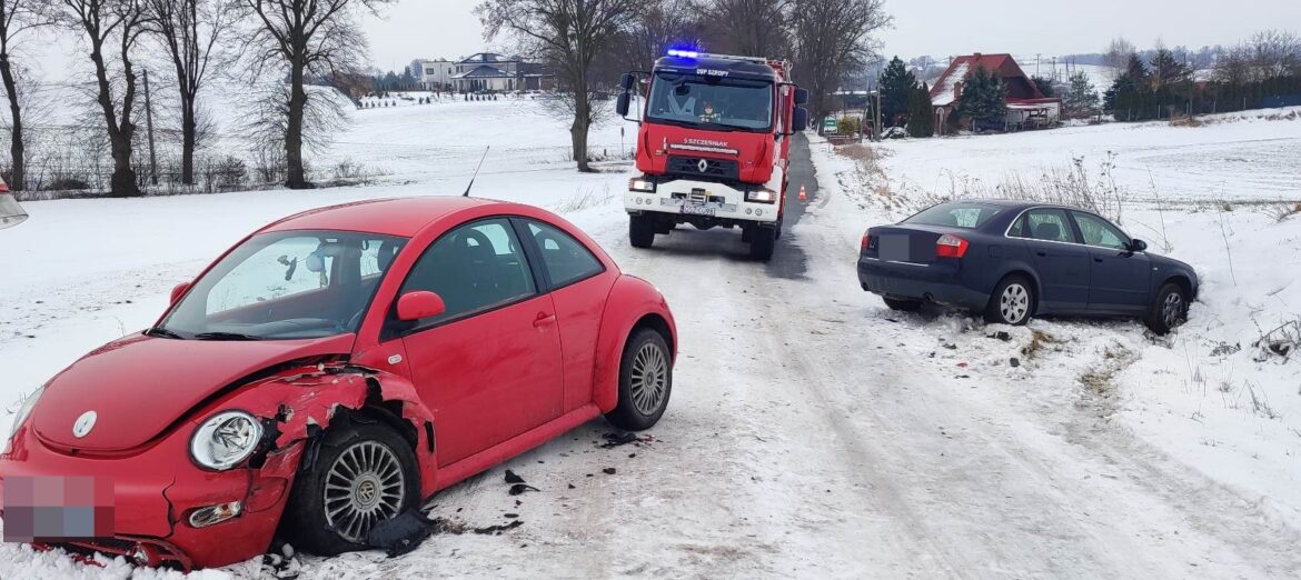 Wypadek na drodze Szropy – Grzymały. Na miejscu służby.