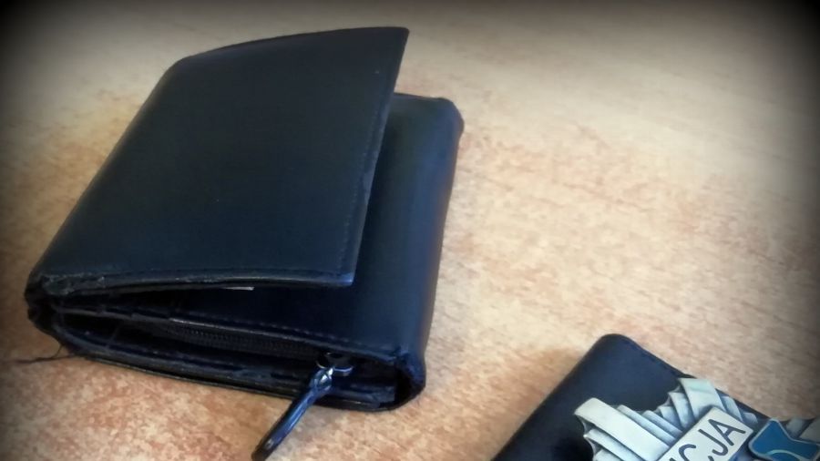 W niedzielę mieszkaniec Dzierzgonia zgłosił policjantom kradzież portfela.