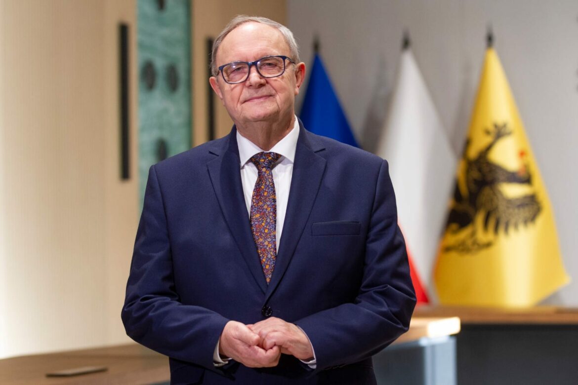 Józef Sarnowski ponownie ubiega się o mandat radnego sejmiku województwa pomorskiego .