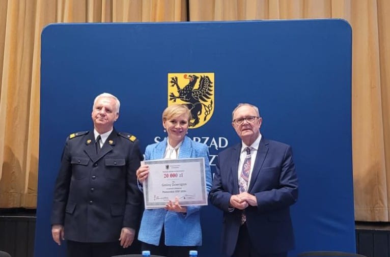 20 tys. zł trafi do strażaków z gminy Dzierzgoń. Burmistrz Jolanta Szewczun odebrała grant.